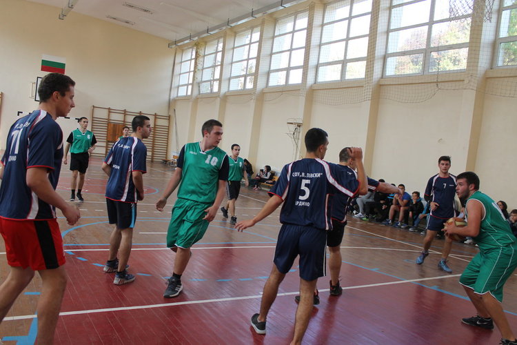 Ученици от Ардино организираха баскетболна среща с благотворителна инициатива