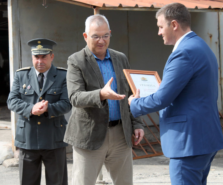 Шефът на пожарната и огнеборци от областта с награди за борбата с бедствията 