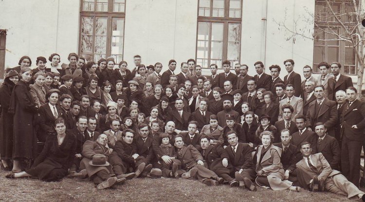 Дарители обогатиха фонда на Държавен архив-Кърджали 