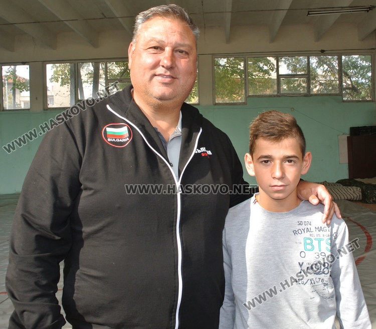Треньорът Петьо Кирев с възпитаника си Борислав Бръмчев 