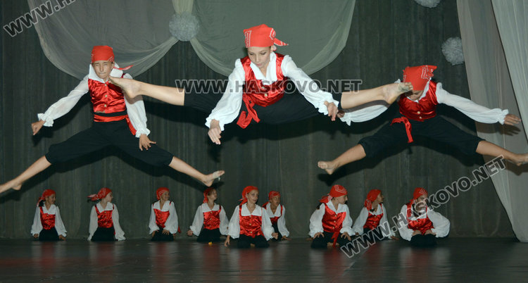 Река от цветя за 35-годишния юбилей на Тангра 