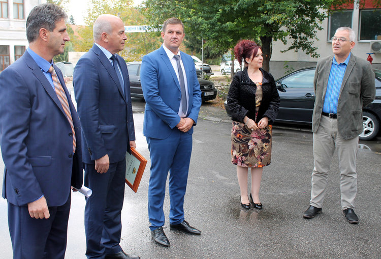 Шефът на пожарната и огнеборци от областта с награди за борбата с бедствията 