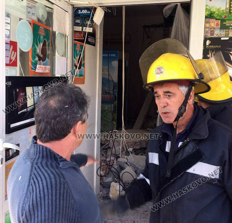 Стена рухна върху жена в магазин на „Раковски“ (обновена)