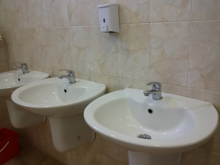 Училището в Дълбок извор най-после има вътрешна тоалетна