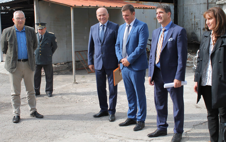 Шефът на пожарната и огнеборци от областта с награди за борбата с бедствията 