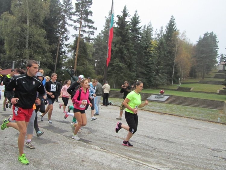 С 14 километров маратон до костницата на връх Средногорец, Смолян ще отбележи годишнина от свободата на Родопите