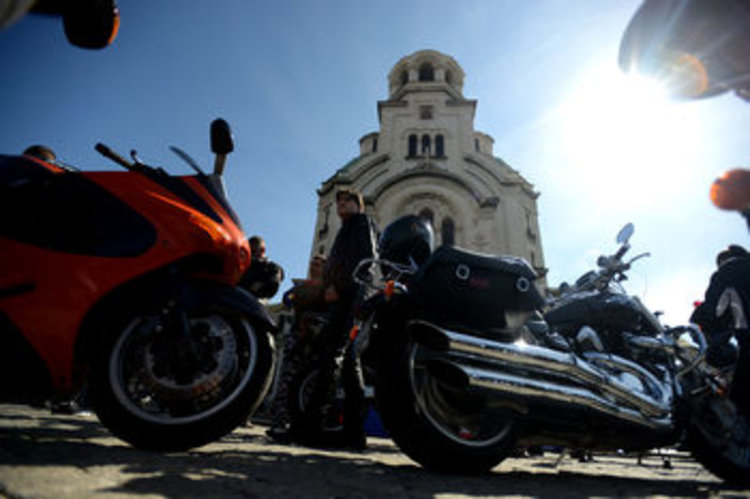 КАТ призовава хората да се оплакват от шум от автомобили и мотори през нощта