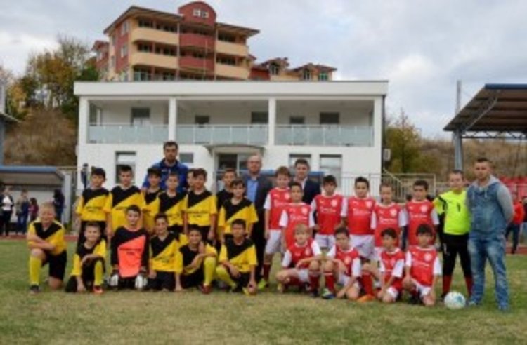 Децата на Черноочене озариха селищния празник