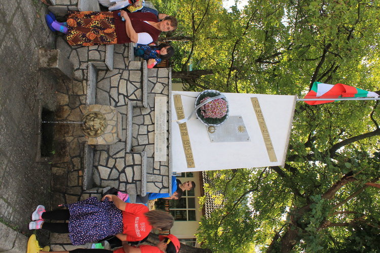 300 ученици поеха по стъпките на българската армия в Източните Родопи