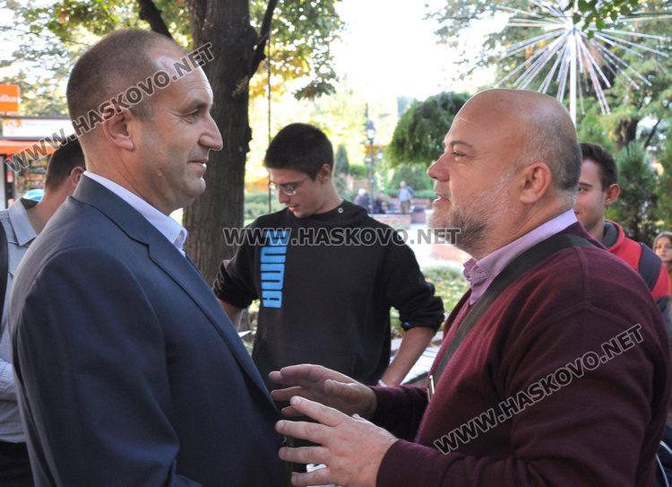 Хасково посрещна ген. Радев с прегръдка