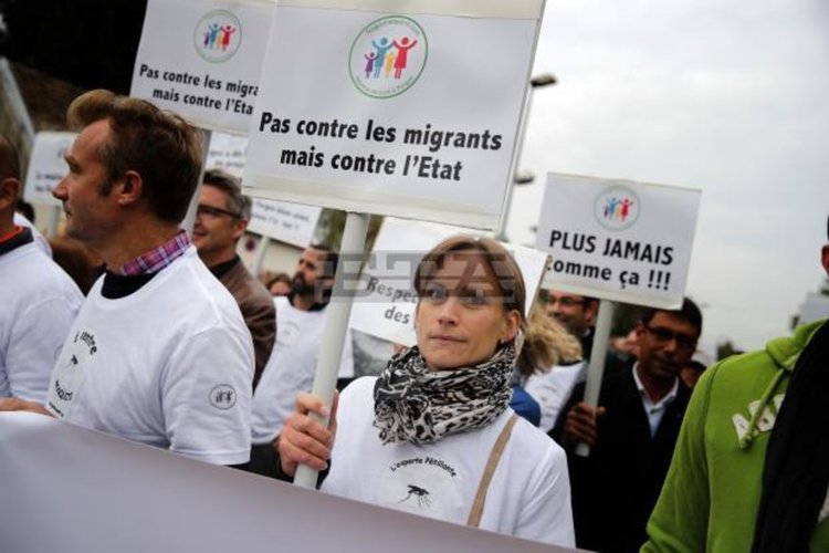 Французи срещу разселването на мигрантите от лагера в Кале