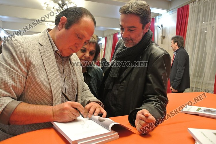 Гроздовица и една българска роза за Коцето Жеков от Хасково