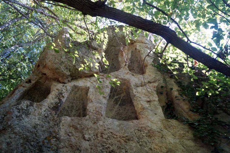 Вълшебството на светилището Глухите камъни