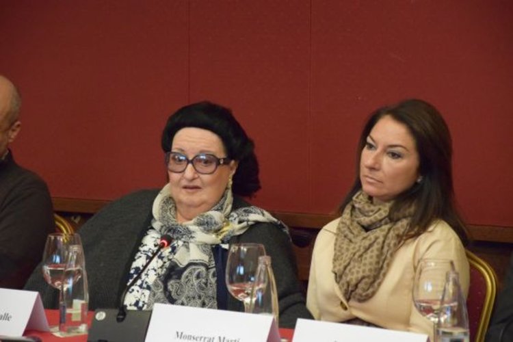 Монсерат Кабайе: Човек не живее за себе си, а за да помага на другите