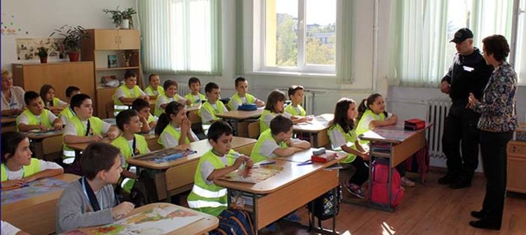 Третокласници стават полицаи в „Йовков”