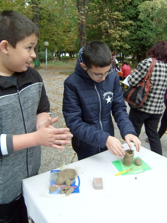 Празник на изкуствата събра децата в парка на Първомай