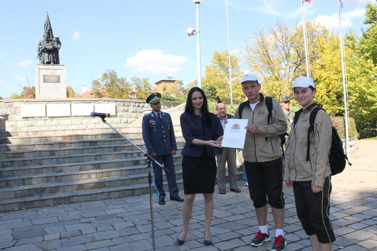 Завърши ученическият поход-поклонение „По стъпките на българската армия“