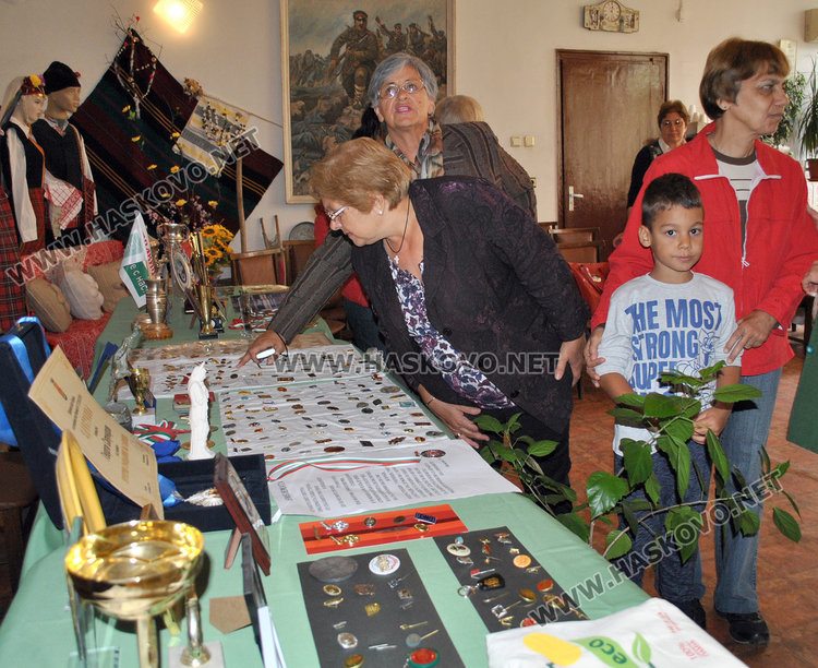 Тракийци показаха медали и отличия на „невидимите будители“