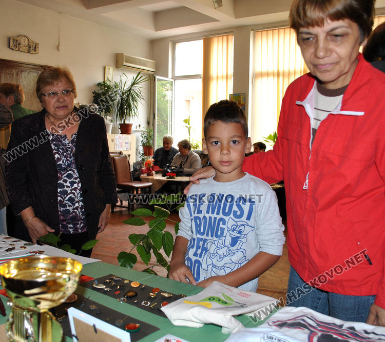 Тракийци показаха медали и отличия на „невидимите будители“