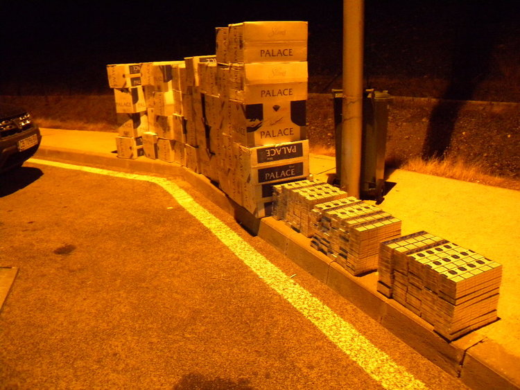 Мощен удар: Задържаха бус пълен с контрабандни цигари на „Маказа”