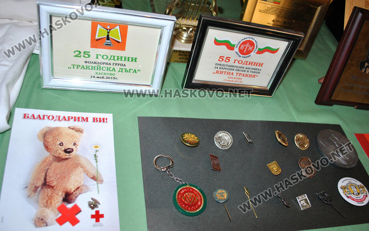 Тракийци показаха медали и отличия на „невидимите будители“