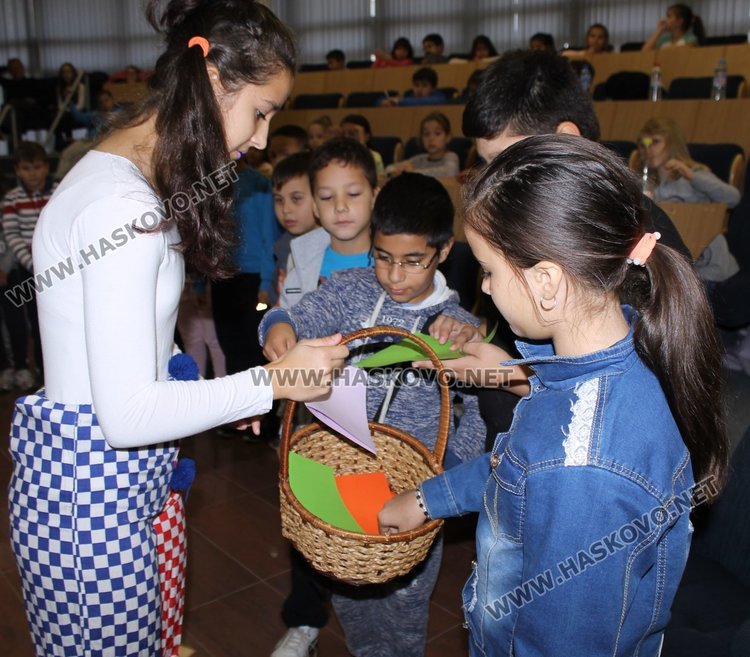 Каравеловци мериха знания в състезанието „Език свещен на моите деди“