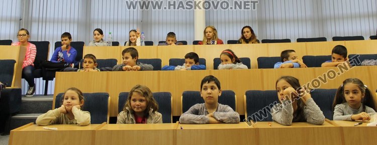 Каравеловци мериха знания в състезанието „Език свещен на моите деди“