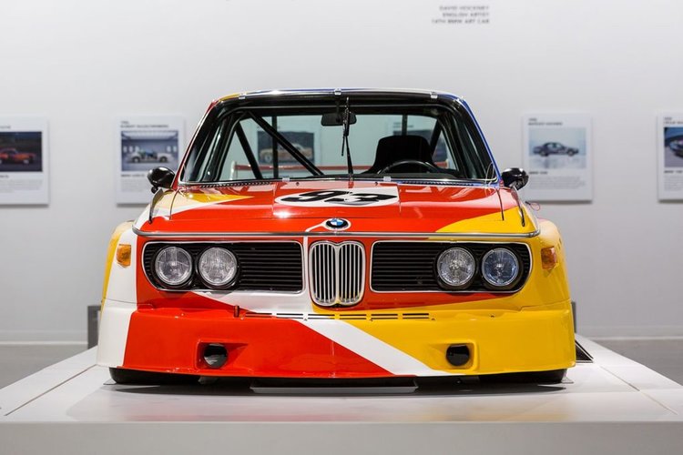 първата артистична кола от Алексадър Калдер