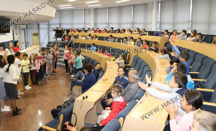 Каравеловци мериха знания в състезанието „Език свещен на моите деди“