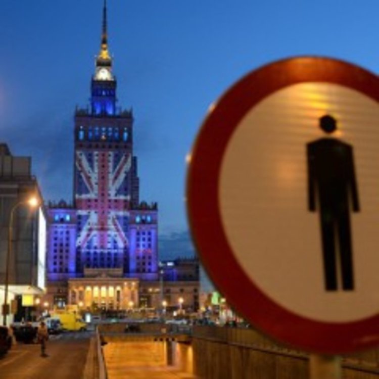 Мигранти били обучавани да се държат като поляци на Острова