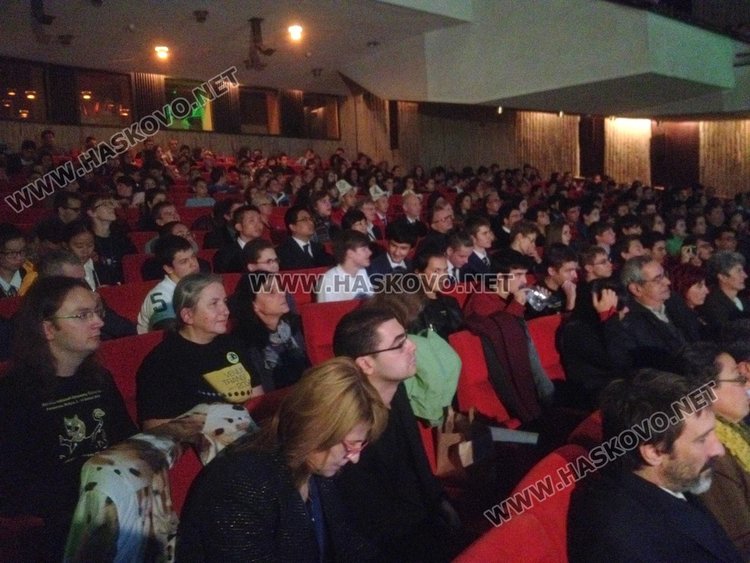 Всички в залата на РДТ с трепет очакваха резултатите от Олимпиадата