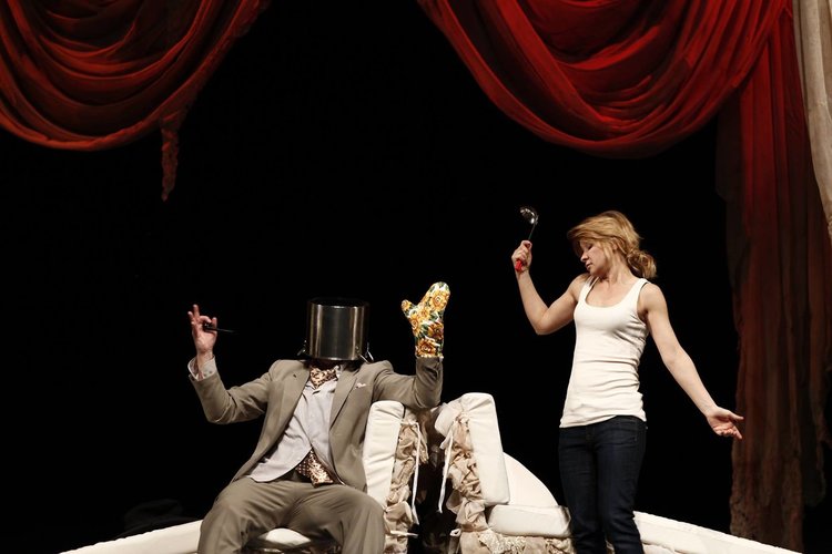 Комедията „Отворена брачна двойка“ играят в театъра на 17 октомври