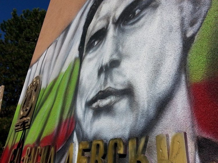  Васил Левски ще краси фасадата на димитровградско училище