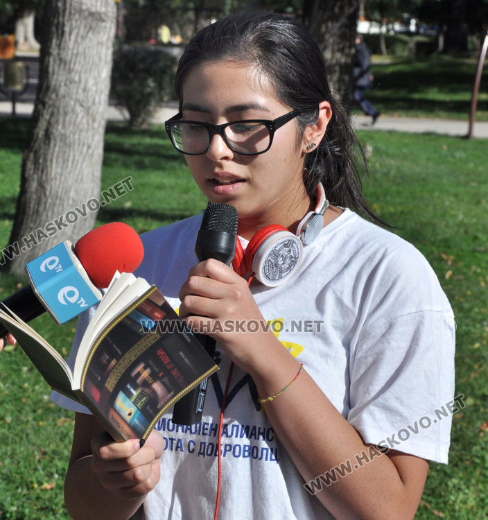 Доброволците на Младежкия поставиха втора къщичка за книги