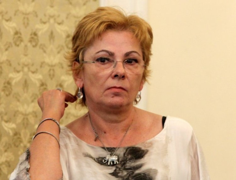 КЗК търси картел и сред банки, аптеки и хранителни вериги 