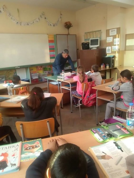 Родители четоха приказки на второкласниците в СУ "Любен Каравелов"