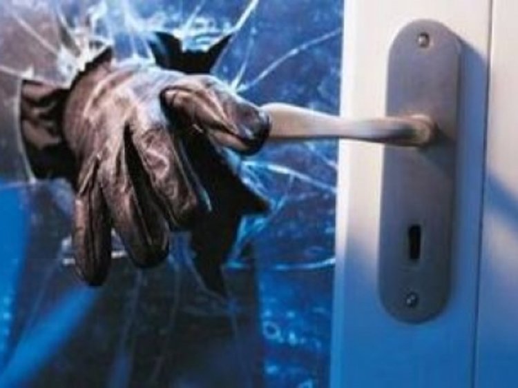 Издирват апаш, обрал хранителен магазин 