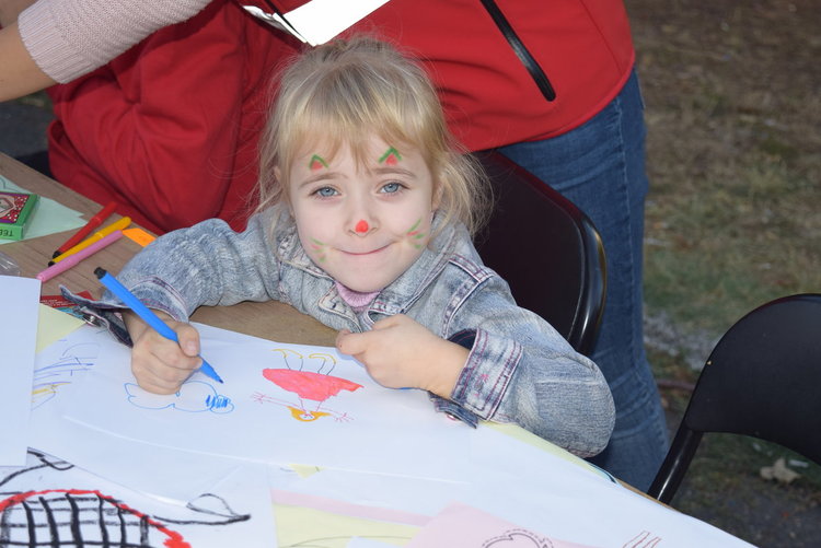 Деца събираха дарения за деца в празника на Младежкия червен кръст