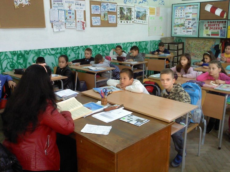 Родители четоха приказки на второкласниците в СУ "Любен Каравелов"