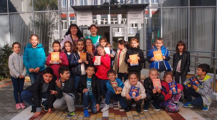 С посещение в Градска библиотека "П.Пенев" приключи Националата седмица на четенето за възпитаниците на 2 г клас от ОУ "П.Славейков" с класен ръководител Боряна Тренева