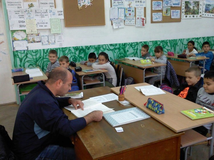 Родителите на второкласниците в СУ "Любен Каравелов" се включиха в националната седмица на четенето