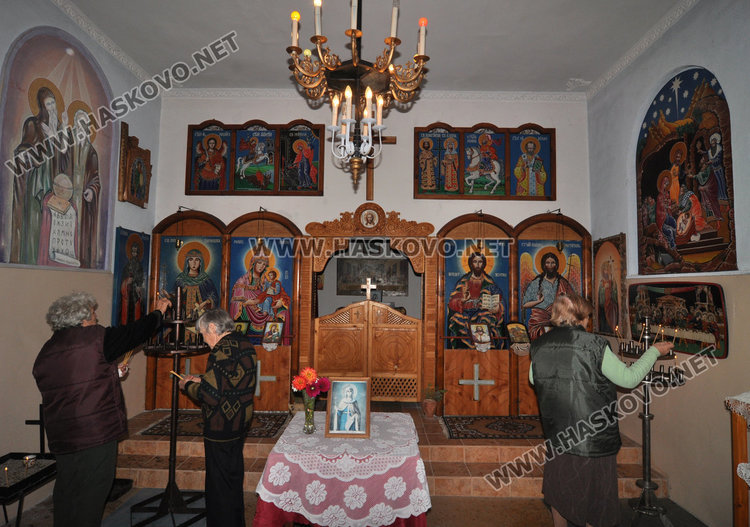 Имам и поп се прегърнаха за празника на Св. Петка и Ашура във Войводово