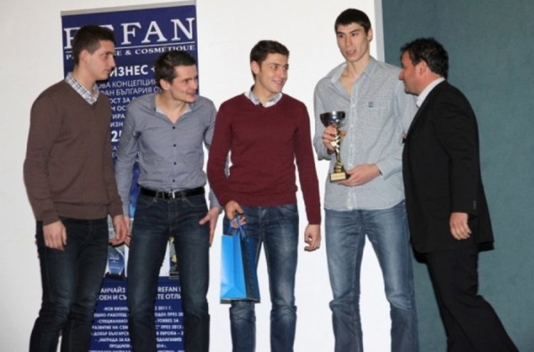 Центърът на Виктория Волей Димитър Узунов премина в Арда