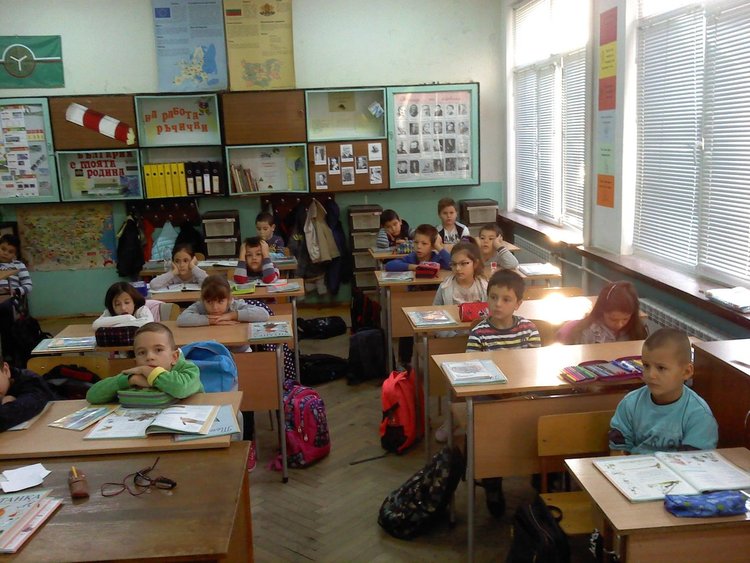 Родители четоха приказки на второкласниците в СУ "Любен Каравелов"