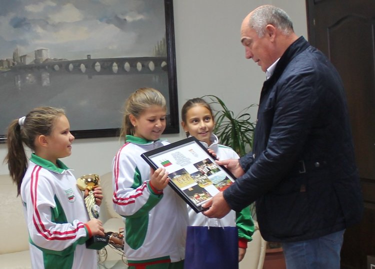 Мажоретките от Свиленград донесоха бронз за България от Европейското