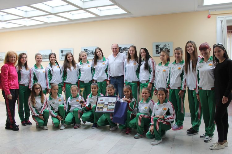 Мажоретките от Свиленград донесоха бронз за България от Европейското