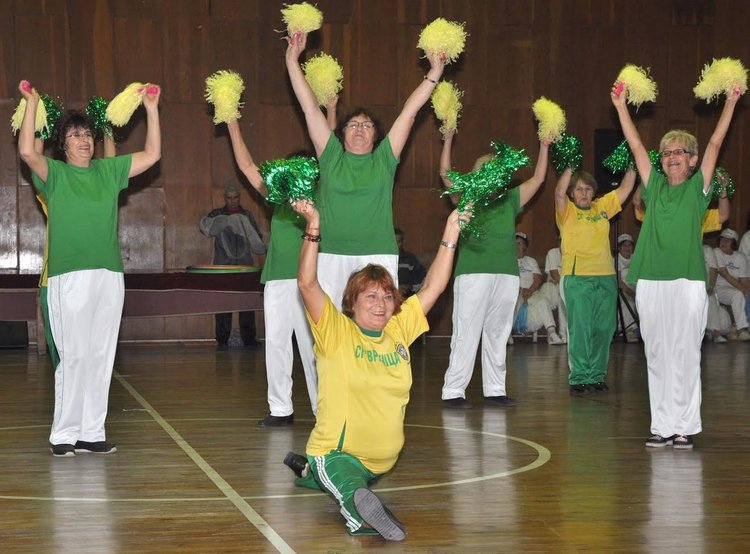 Пенсионери демонстрираха завидна физическата активност в зала "Младост"