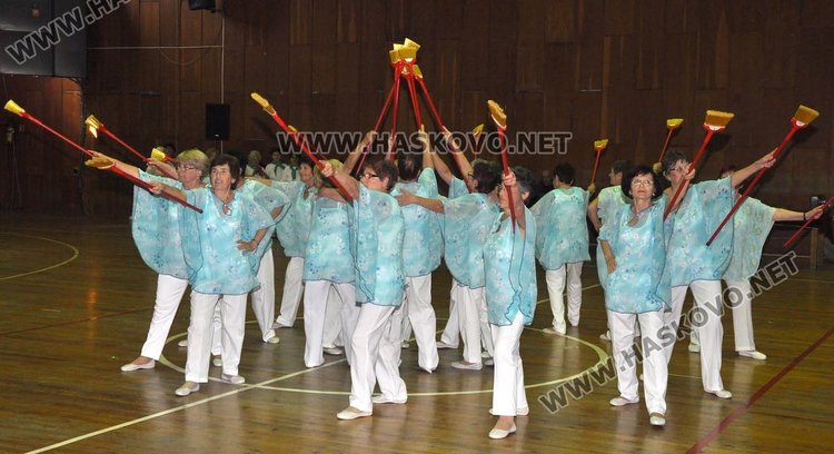 Пенсионери демонстрираха завидна физическата активност в зала "Младост"