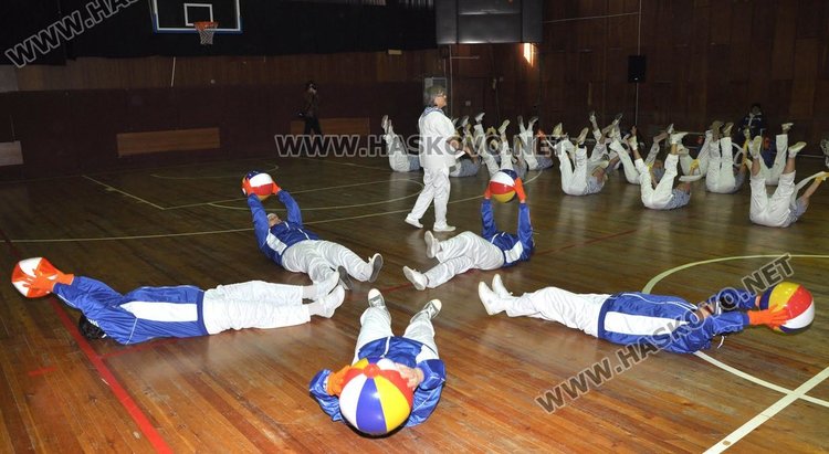 Пенсионери демонстрираха завидна физическата активност в зала "Младост"