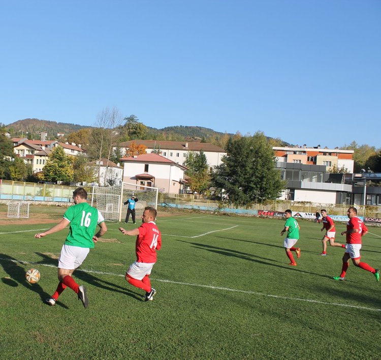 В Ардино организираха благотворителен футболен мач за нуждаещ се ученик